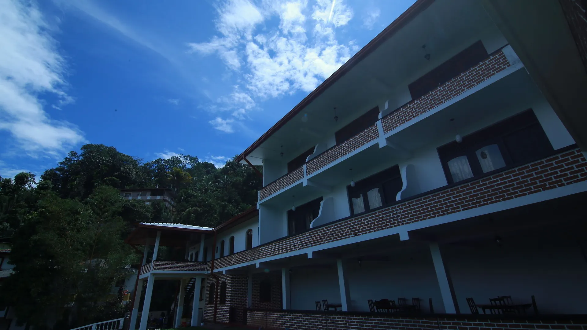 Mahaweli Regent Hotel Kandy 3*,