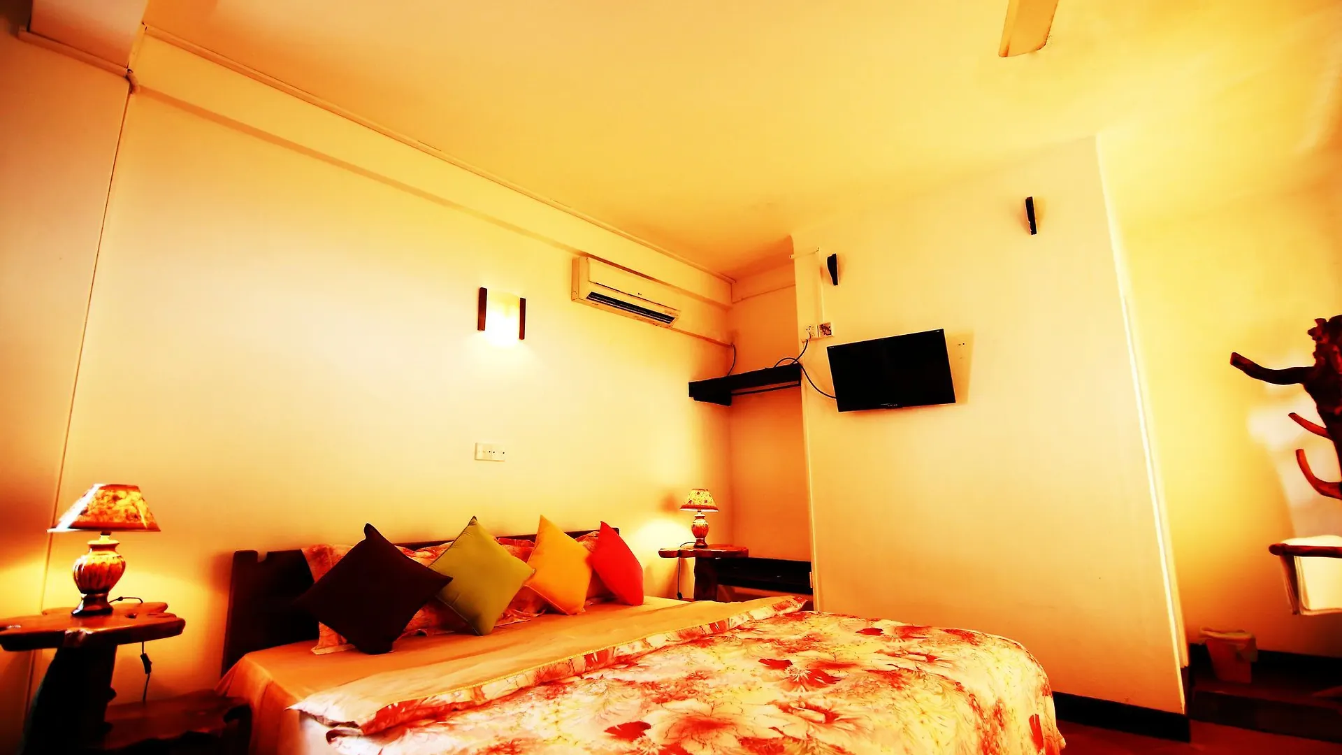 Mahaweli Regent Hotel Kandy 3*,